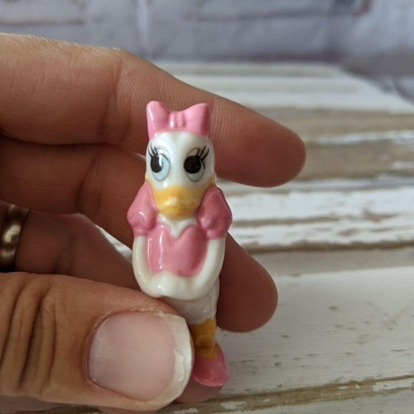 Disney Daisy duck figurine ceramic - Picture 6 of 7